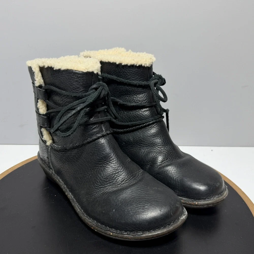 UGG Australia Mini Boots Women 7 Black Leather Shearling Lined‎ Cozy Casual